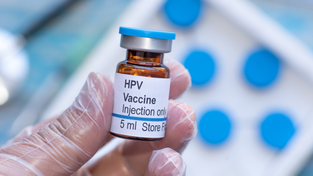 Bezpłatne szczepienia przeciwko HPV także dla młodych dorosłych. Nowe zasady od 1 października