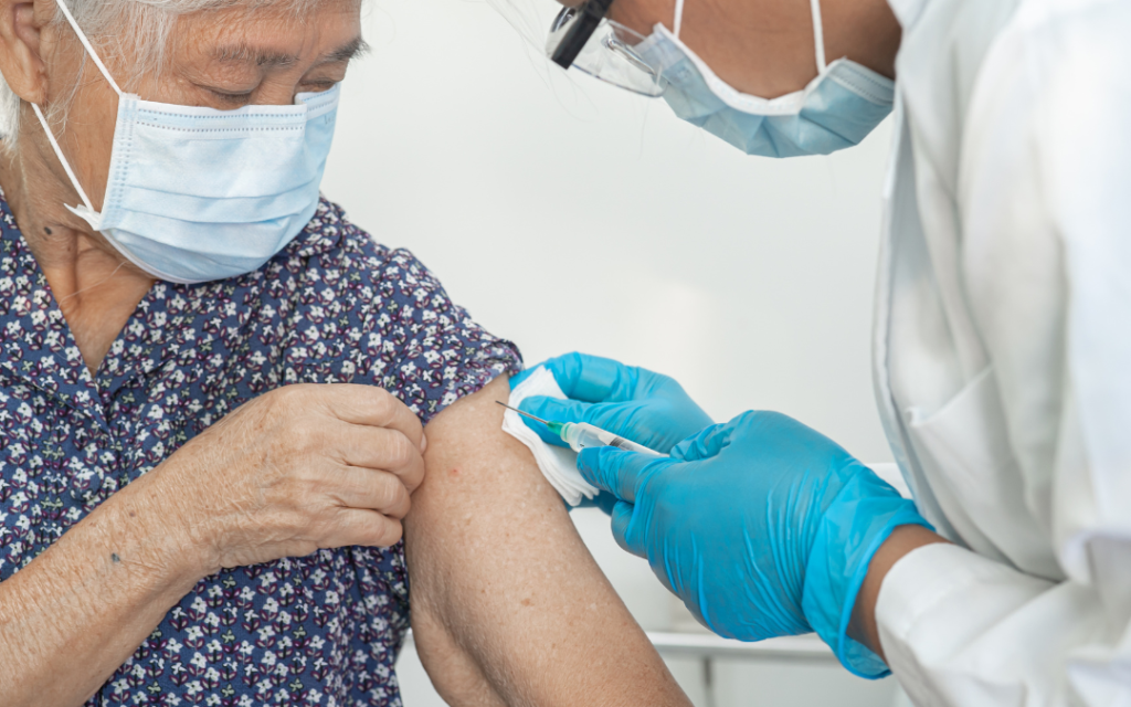 Wirus RSV u seniorów – przedłużenie bezpłatnych szczepień!
