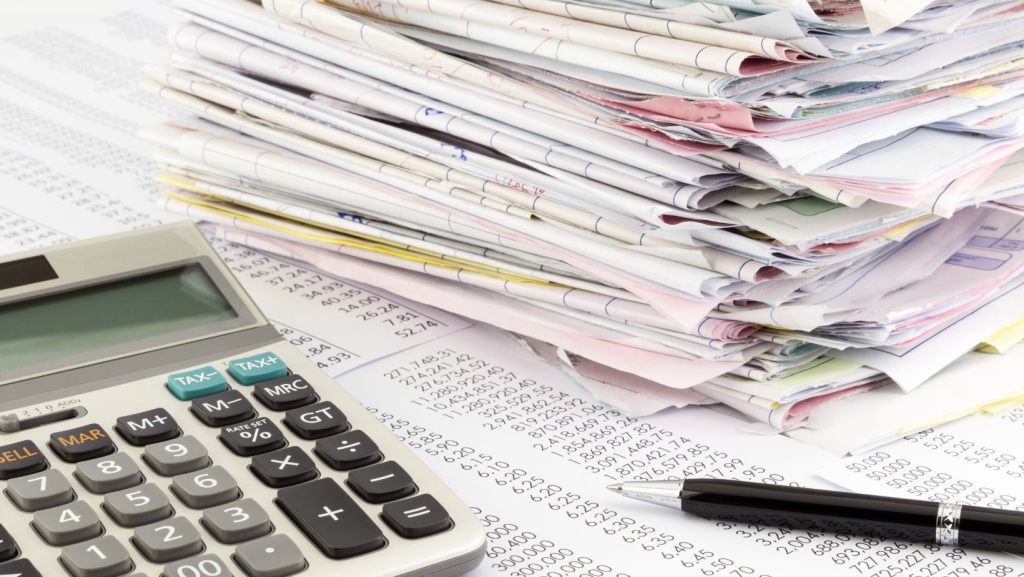 Jakie są zasady obowiązujące przy wystawianiu faktur w aptece?